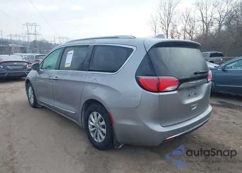2019 Chrysler Pacifica Touring L z USA, uszkodzony, nr VIN 2C4RC1BG2KR532633